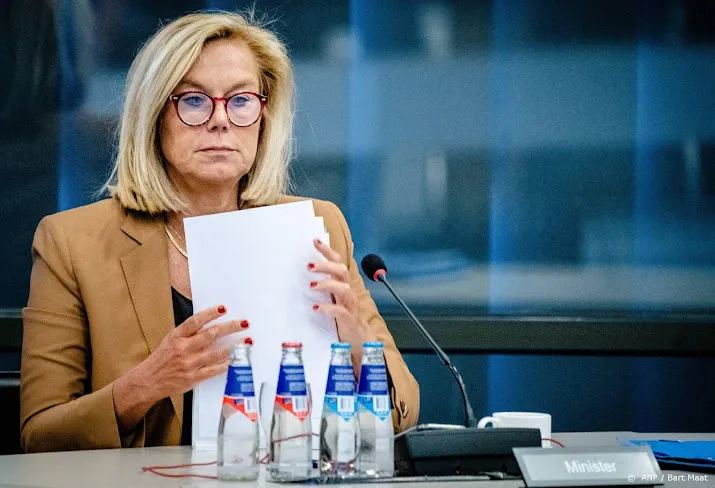 kaag ambassadepersoneel afghanistan van bed gelicht door vs