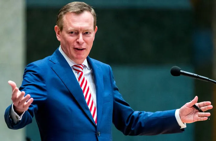 kabinet gaat vaker onderhandelen over medicijn