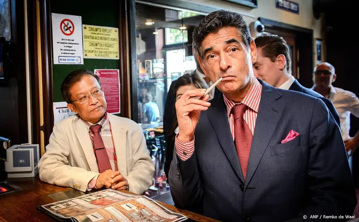 kamer haal coffeeshopbaas naar nederland