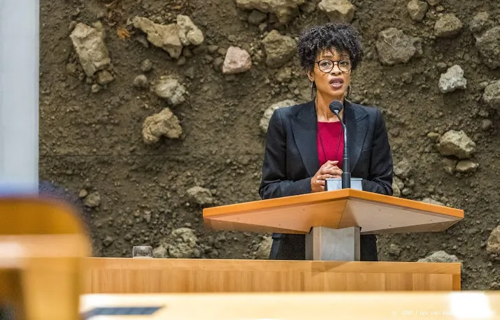 kamervoorzitter tegen simons regels gelden voor iedereen