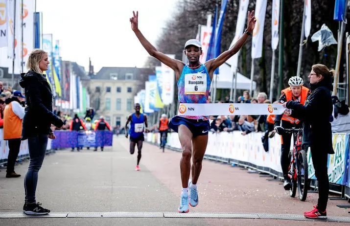 keniaan rungaru snelt naar winst bij cpc loop