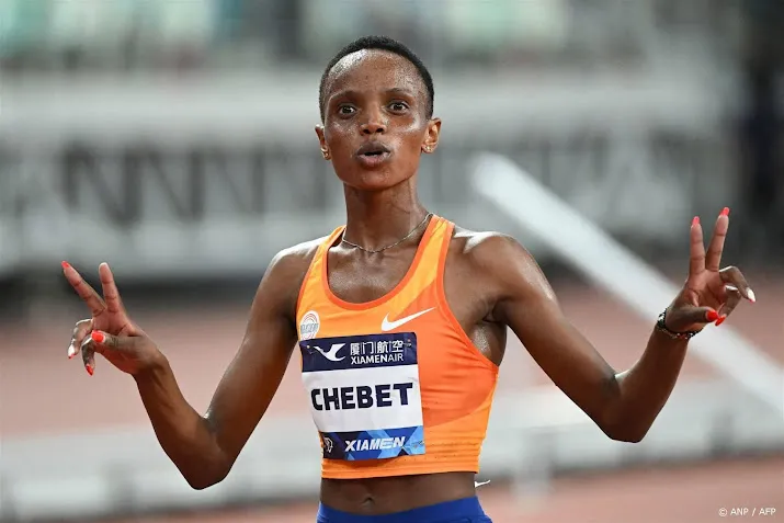 keniaanse chebet loopt naar wereldrecord op 5 kilometer