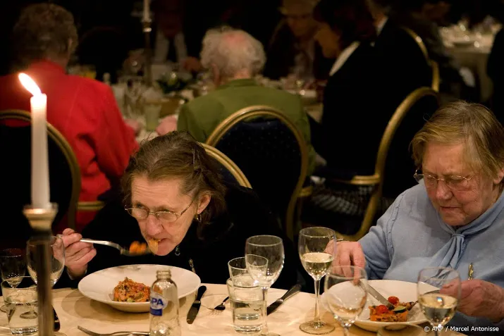 kerstdiner ouderenfonds jubileert