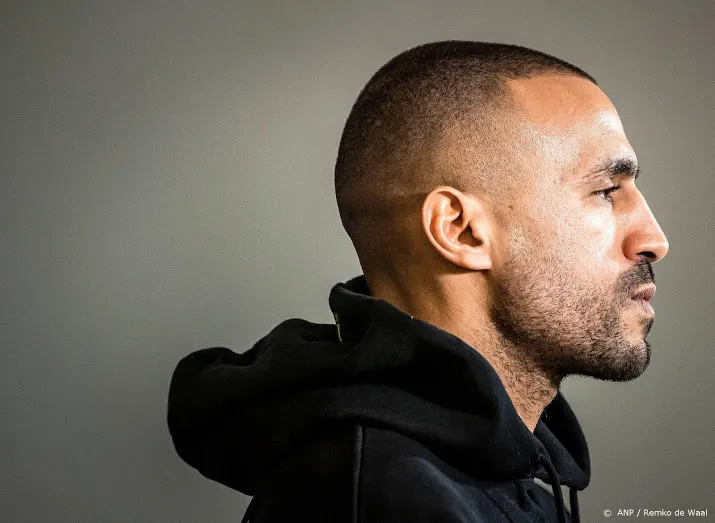 kickbokser badr hari terug in ring voor een gevecht met adegbuyi