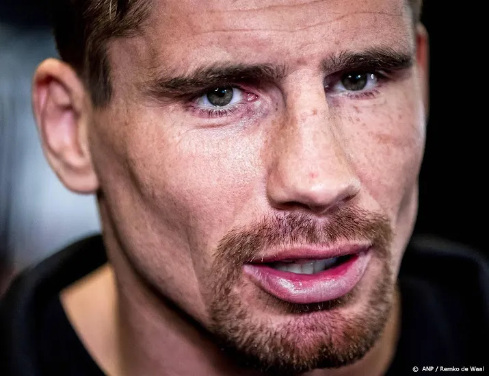 kickbokser verhoeven behoudt wereldtitel bij de zwaargewichten