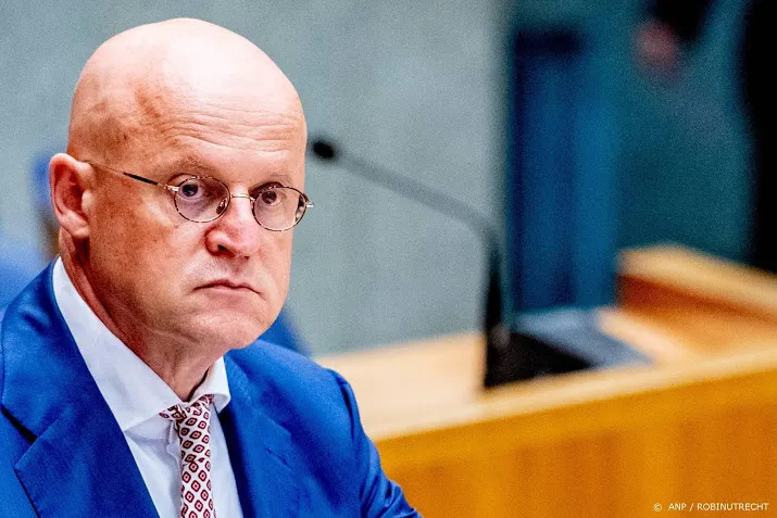 kijken naar plek voor agenten in defile