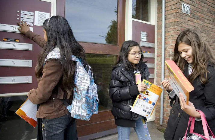 kinderen langs de deur voor jaarlijkse kinderpostzegelactie