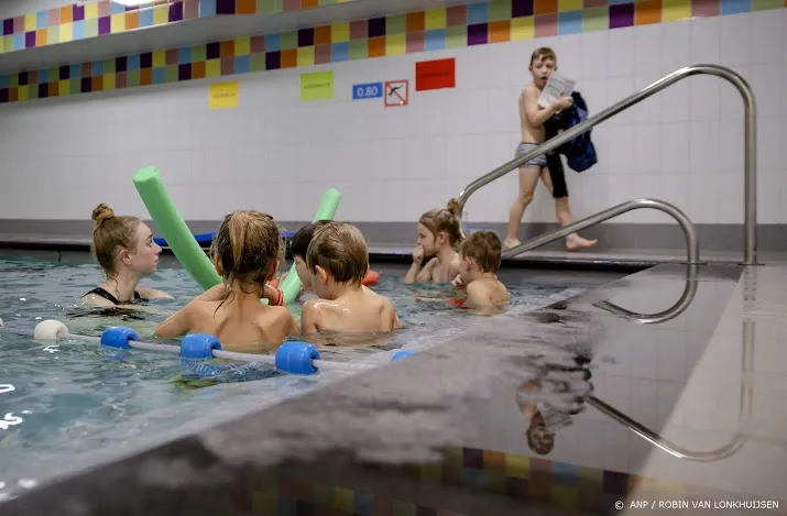 kinderen mogen weer naar zwemles buitensporten mag met vier