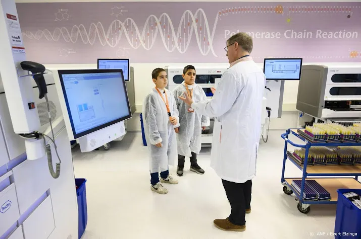 kinderen zitten weer voor een dag op de stoel van topbestuurders