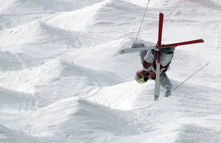 kingsbury houdt het moguls goud in canada
