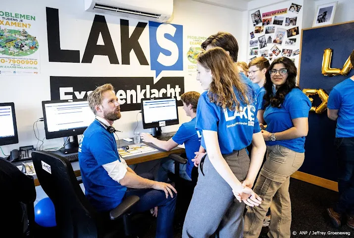 klacht over geit op de gang en knappend plastic zakje bij examens