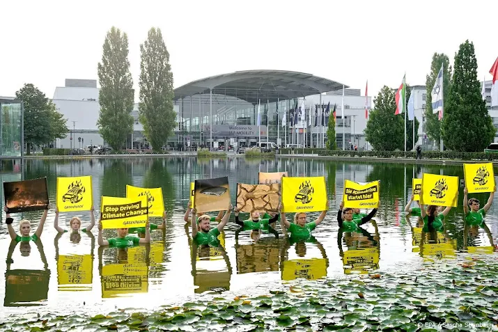 klimaatprotest bij opening grote autoshow munchen