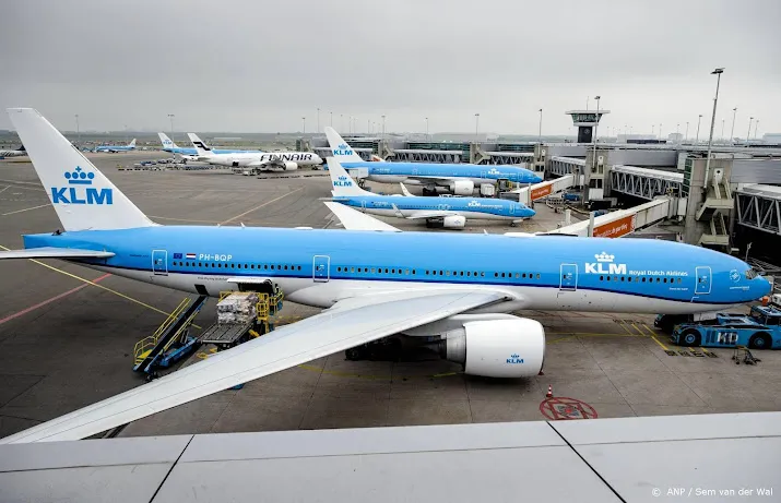 klm hekelt voorstel schiphol om vluchten in zomer te beperken
