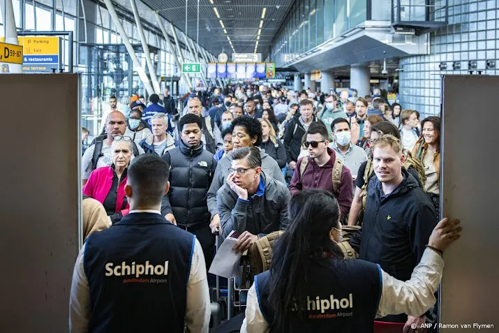 klm leiding praat met or over situatie grondpersoneel