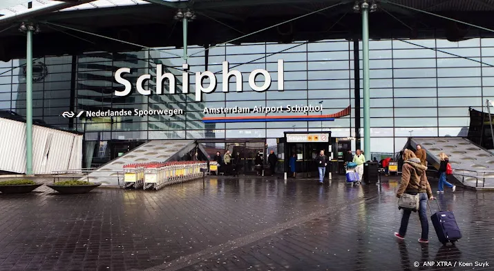 klm schrapt vluchten na oproep drukte te voorkomen op schiphol