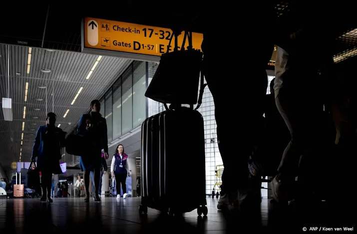 klm schrapt zondag nog eens 12 vluchten door personeelstekort
