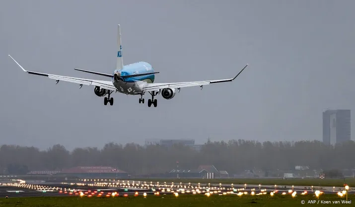 klm schrapte 200 vluchten door reisverbod naar vk en zuid afrika