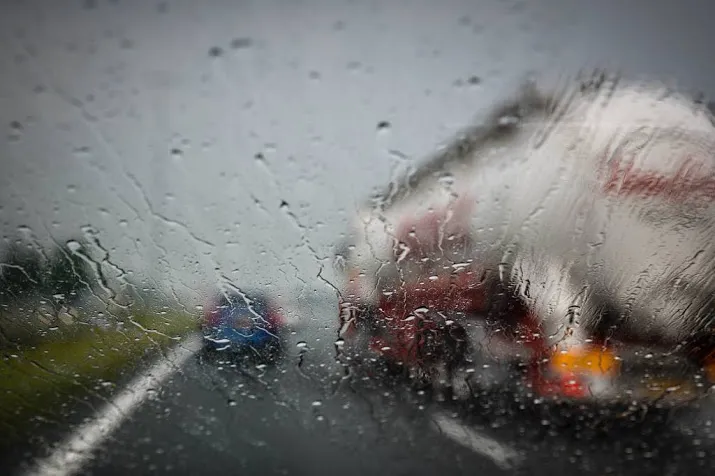 knmi waarschuwt voor gevaarlijk weer in westen