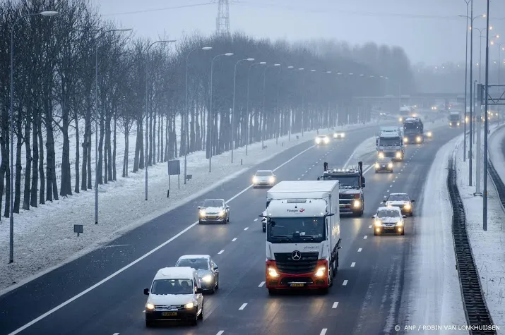 knmi waarschuwt voor lokale gladheid al diverse ongelukken