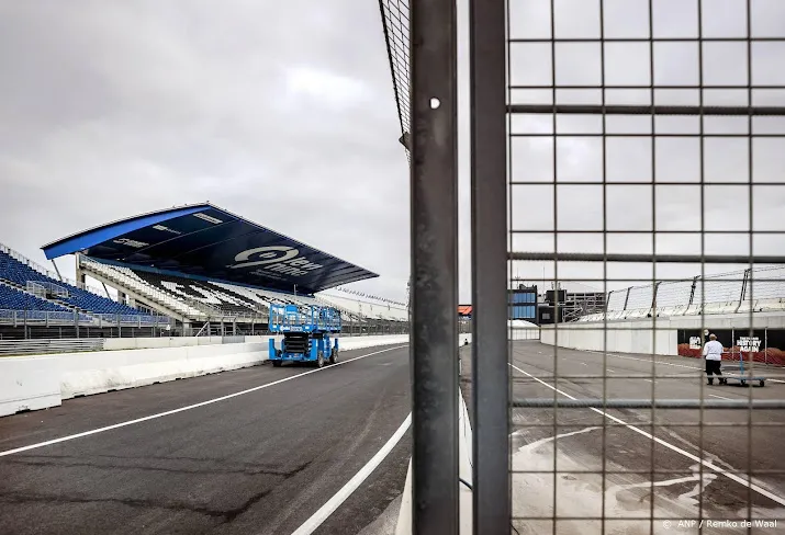 kno artsen delen oordopjes uit aan bezoekers grand prix
