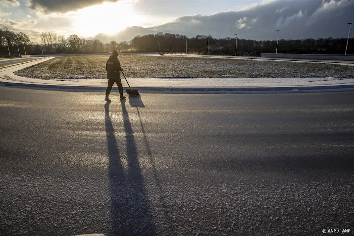 knsb gaat dikte ijs meten in haaksbergen en winterswijk