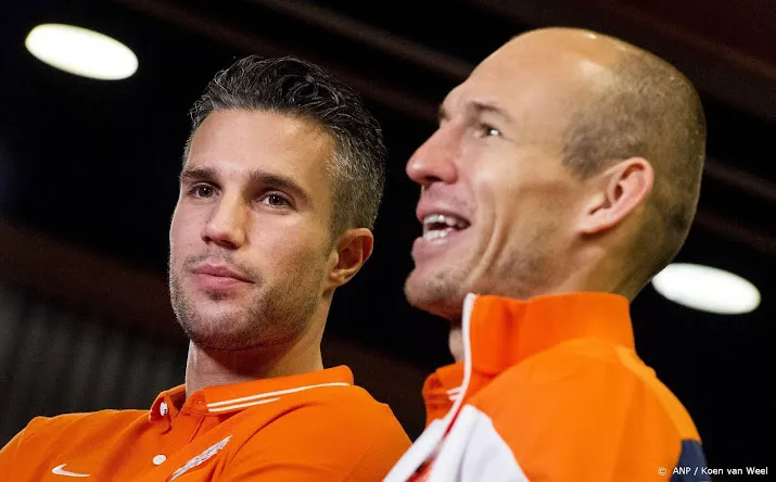 knvb benoemt wk finalisten robben en van persie tot bondsridder
