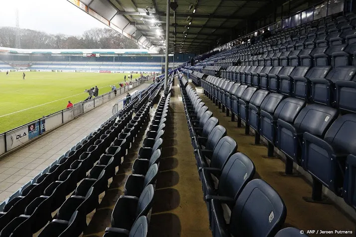 knvb beslist over doorgaan voetbalwedstrijden zonder publiek