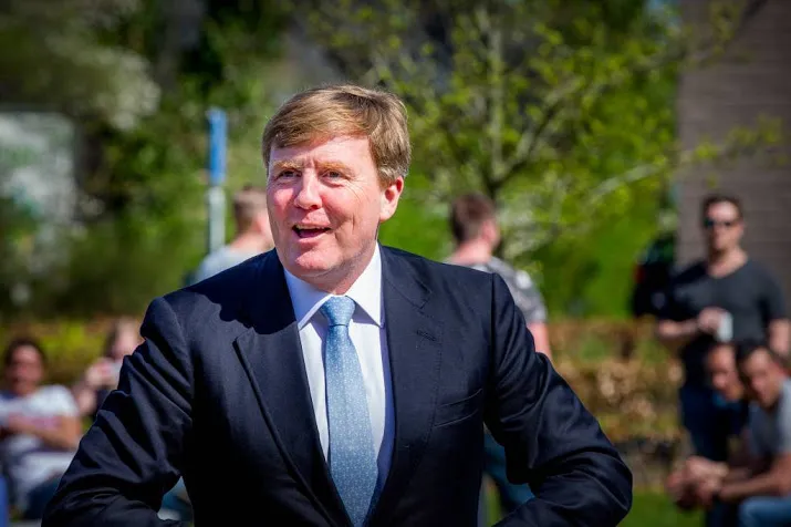 koning benoemt eerste vrouwelijke kamerheer