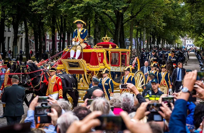 koning en koningin terug naar noordeinde