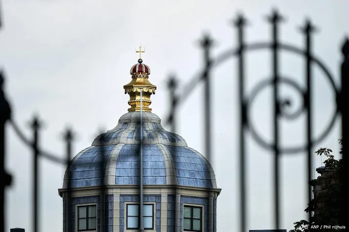 koning houdt kersttoespraak vanuit chinese zaal
