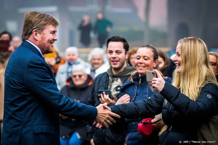 koning ontmoet in israel overlevenden van holocaust