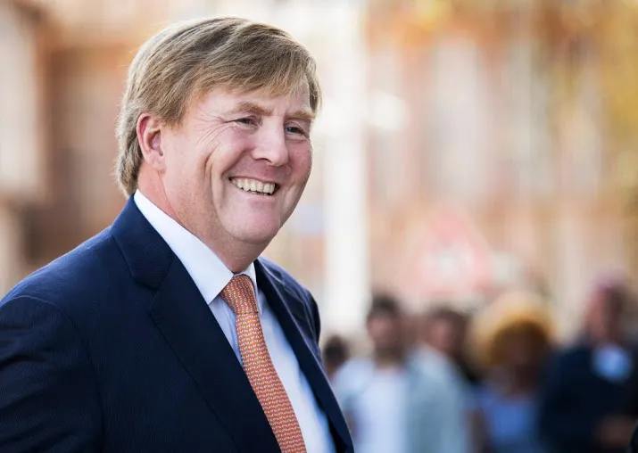 koning opent vernieuwd anne frank huis
