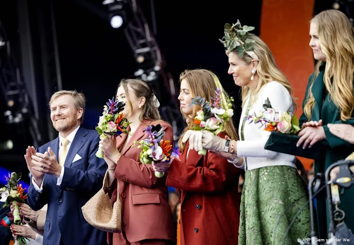 koning sluit koningsdag in emmen af het kon minder