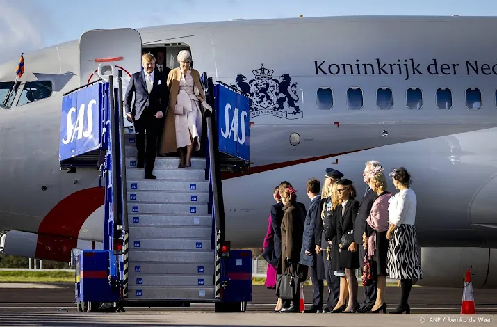 koning willem alexander en koningin maxima aangekomen in zweden