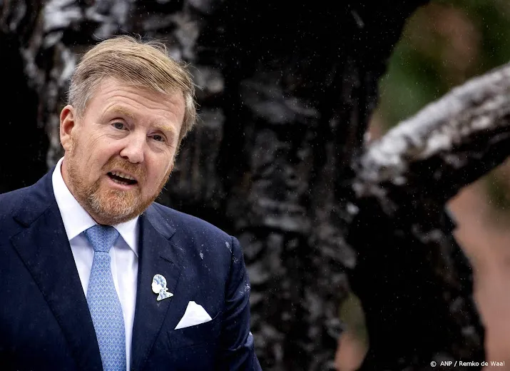 koning willem alexander opent tentoonstelling over corona