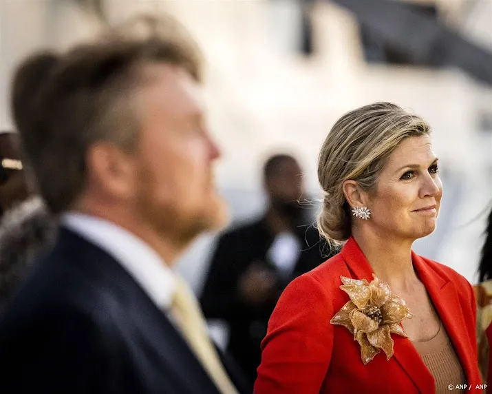 koningspaar leeft mee met tsjechie op donkere dag