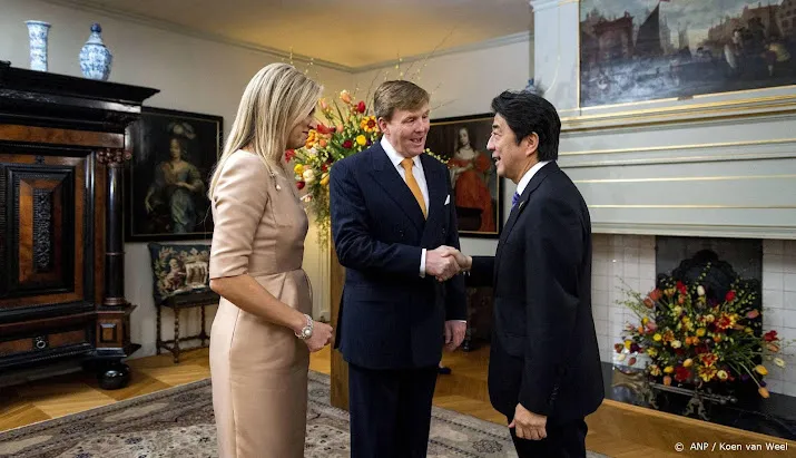 koningspaar met leedwezen overlijden oud premier abe vernomen