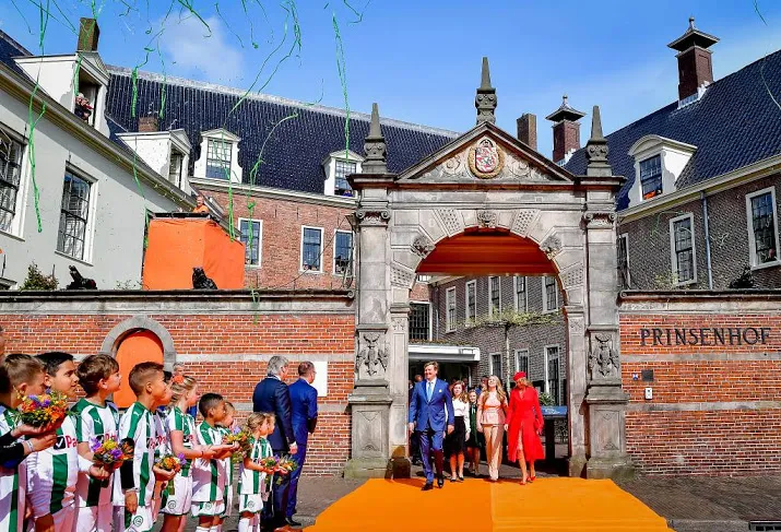 koninklijke familie aangekomen in groningen