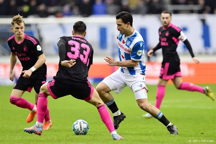 koploper feyenoord wint na moeizame start bij heerenveen