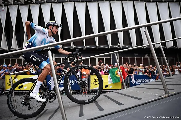 kopman mas van movistar na valpartij eerste uitvaller in tour