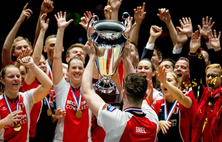 korfballers van top weer landskampioen