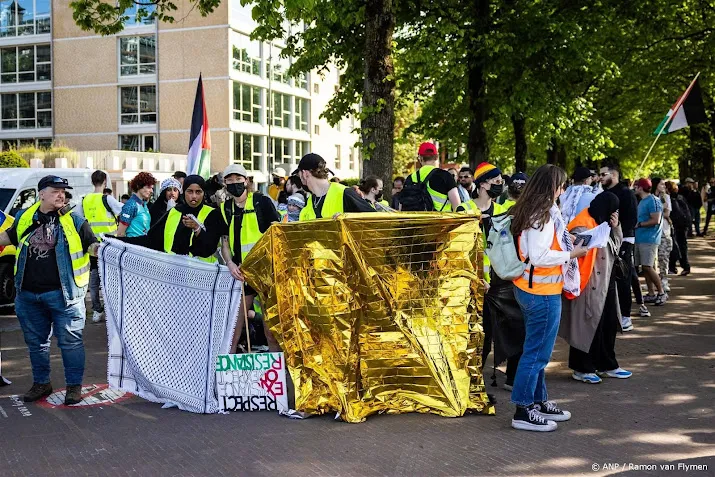 kort onrustig aan de rand museumplein na pro palestijnse mars