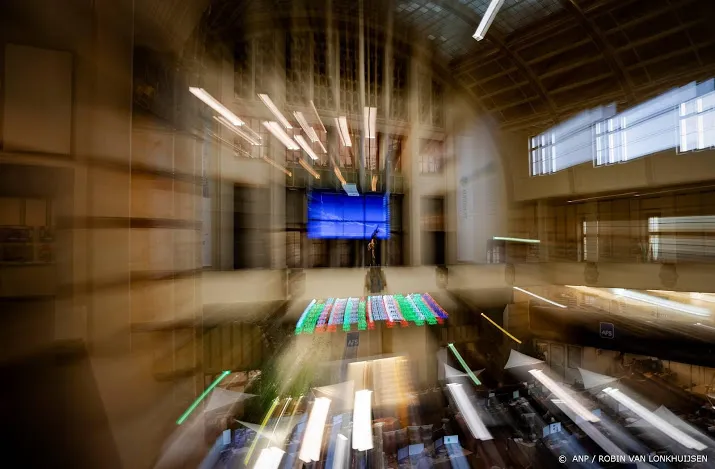 kpn wint in rode aex nieuwkomer inpost schiet omhoog