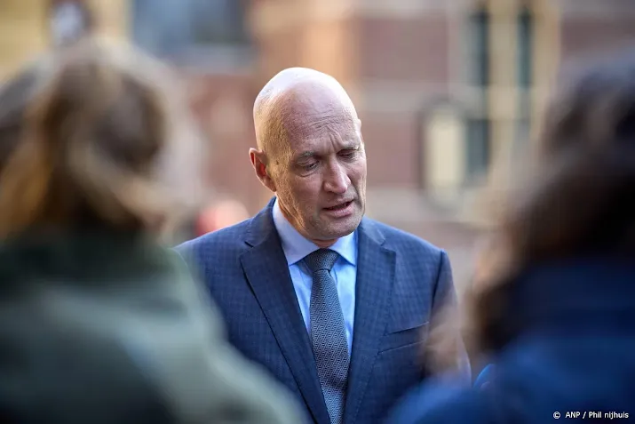 kuipers zeer ongelukkig met toon uit e mails over grondrechten
