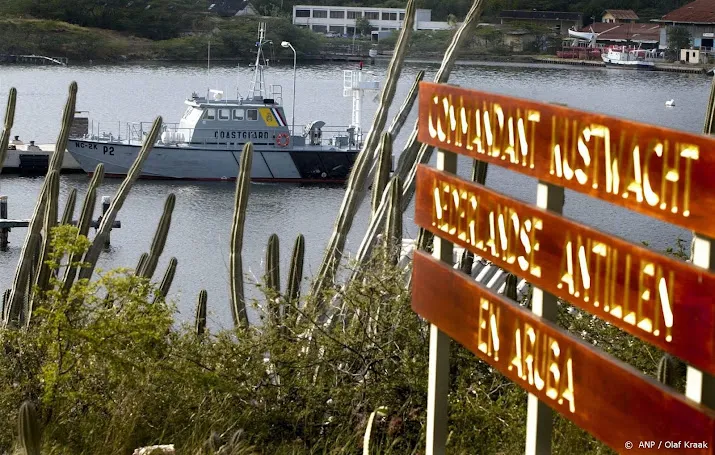 kustwacht curacao houdt vluchtelingenboot aan met vijf kinderen