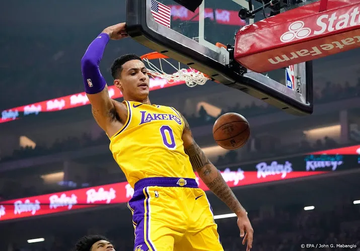 kuzma leidt la lakers langs pistons