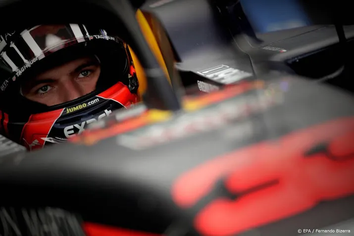 lach op gezicht bij verstappen na eerste test
