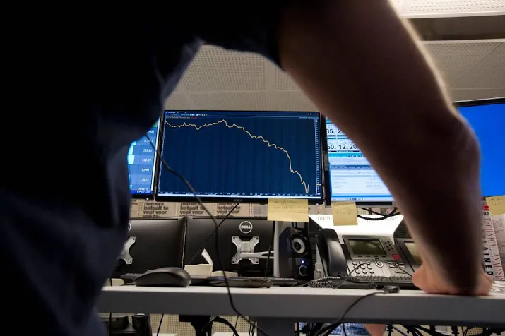 lager slot europese beurzen op handelsspanning