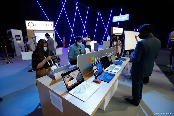 lagere verkopen pcs drukken omzet en winst microsoft
