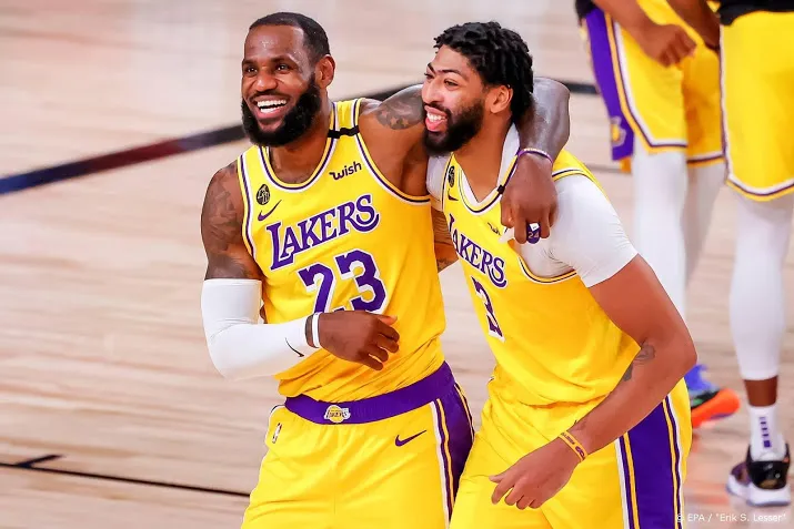 lakers en bucks slaan terug in play offs nba